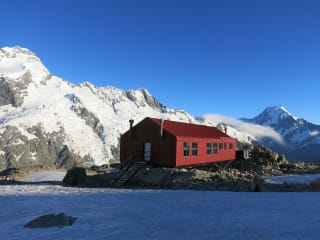 Mueller Hut Route – The Ultimate Day Hike feature image - Mueller Hut, Aoraki Mount Cook National Park, New Zealand