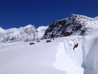🧭 Mountaineering Courses feature image - Learn crevasse rescue skills on a mountaineering course at Tasman Saddle Hut, Tasman Glacier, Aoraki Mount Cook National Park