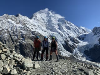 Small Groups. Personalised Instruction. feature image - Small groups and personalised instruction on alpine skills courses for trampers, hunters, and hikers.