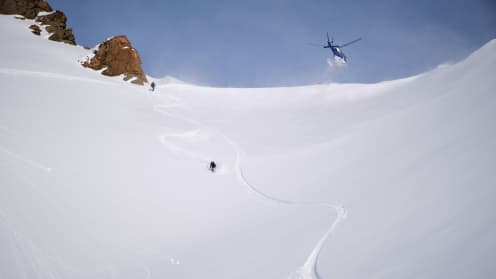 Heli-assisted Ski & Split-board Tours | Day tours on the peaks and ranges around Lake Tekapo - Helicopter flying away after dropping off a group of heli ski tourers 1