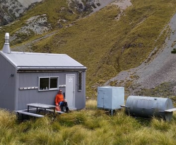 Private Mountain Huts - Falcon's Nest Hut - Falcon's Nest Hut, Glenmore Station, Cass Valley, Lake Tekapo - summer conditions 4