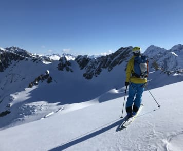 New Zealand Ski Traverses & Backcountry Expeditions - Symphony on Skis - Symphony on Skis - skier near Mount Richmond 6