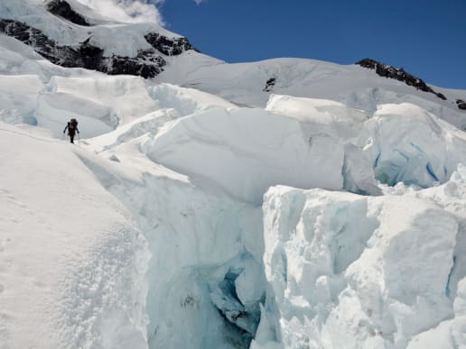New Zealand Alpine Climbing, Mountaineering Instruction & Guided Ascents - Guided Alpine Ascents in New Zealand - Aoraki Mount Cook - Aoraki Mount Cook - crevasses on the Linda Glacier (photo: B. Jackson) - Aoraki Mount Cook - crevasses on the Linda Glacier (photo: B. Jackson) 5