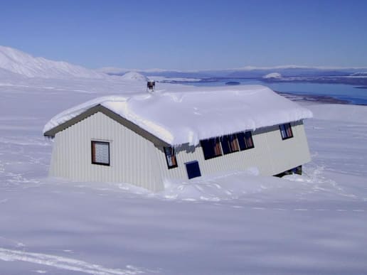 Alpine Lodge & Huts - Private Mountain Huts - Rex Simpson Hut - Fresh snow at Rex Simpson Hut, Two Thumb Range, Lake Tekapo - Fresh snow at Rex Simpson Hut, Two Thumb Range, Lake Tekapo 1