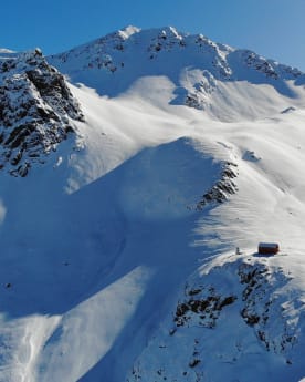 Articles - Erewhon Awakening - Erewhon Hut by Mt Potts, great freeride terrain