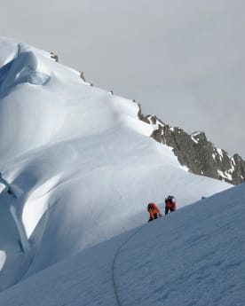 Safety Research - Pendulum Fall Calculator - Climbers traversing on the Mount Sefton summit ice cap