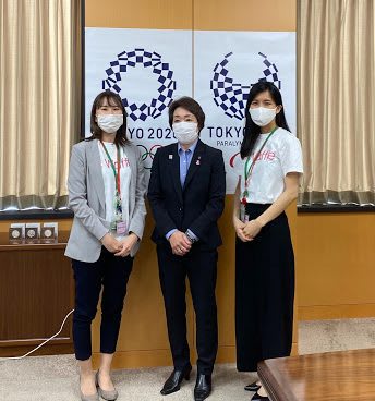 Waffle co-founders with the minister of the Gender Equality Cabinet Office.