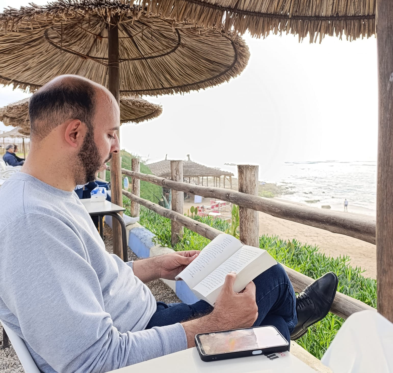 Walid-mouhan-reading-a-book