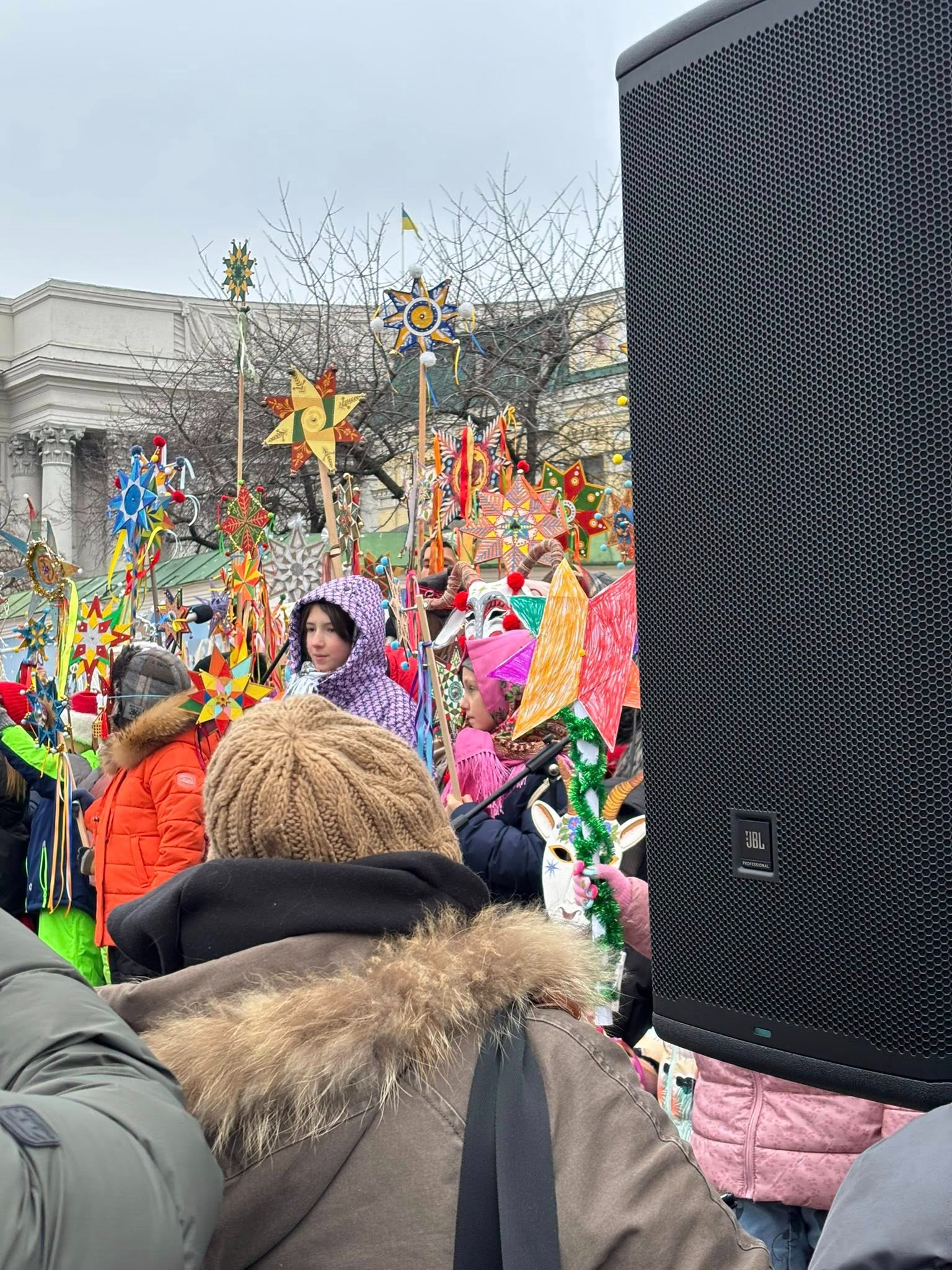 На зображенні може бути: натовп