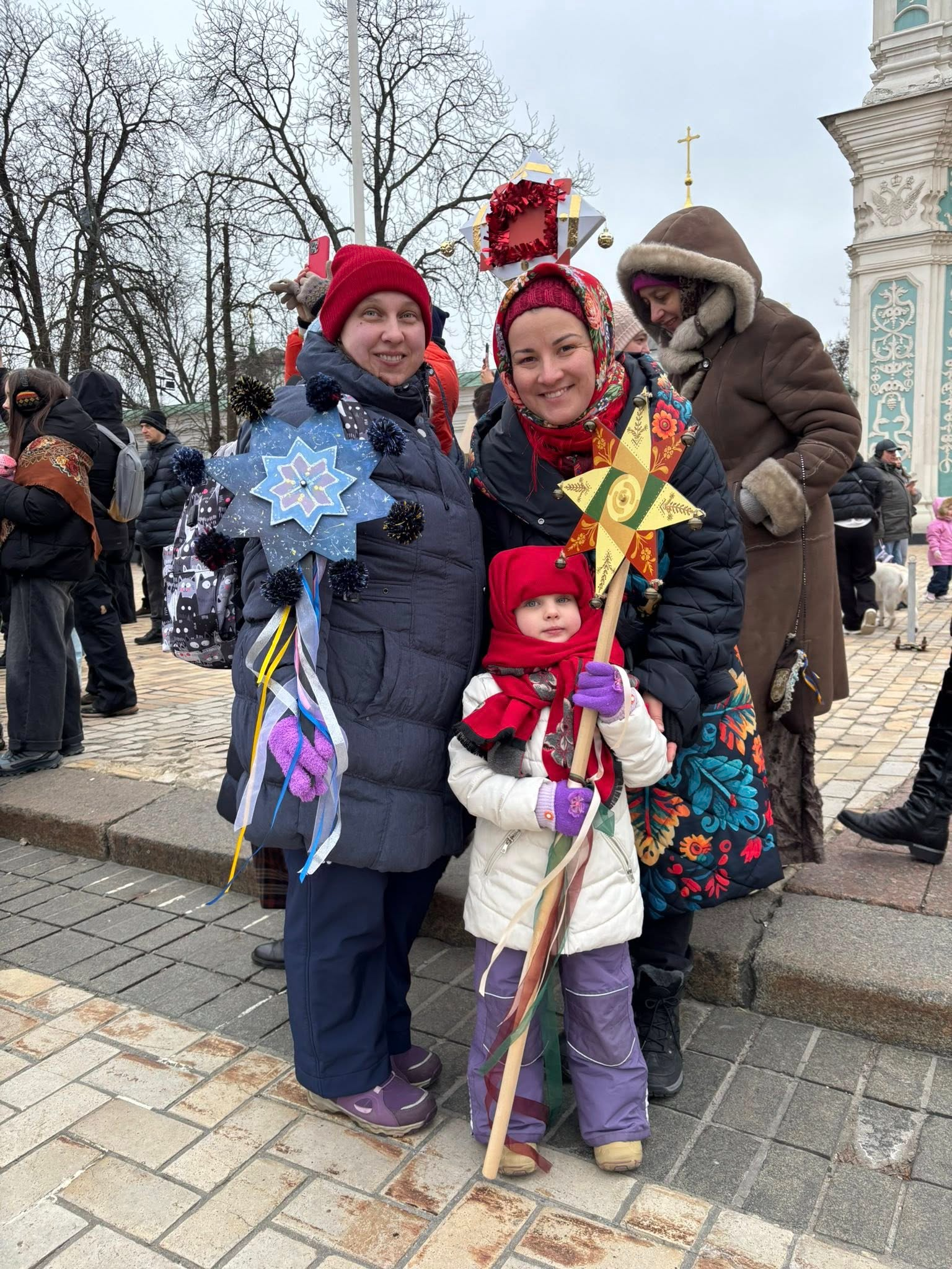 На зображенні може бути: одна або кілька осіб, Храм Василя Блаженного та Бранденбурзькі ворота