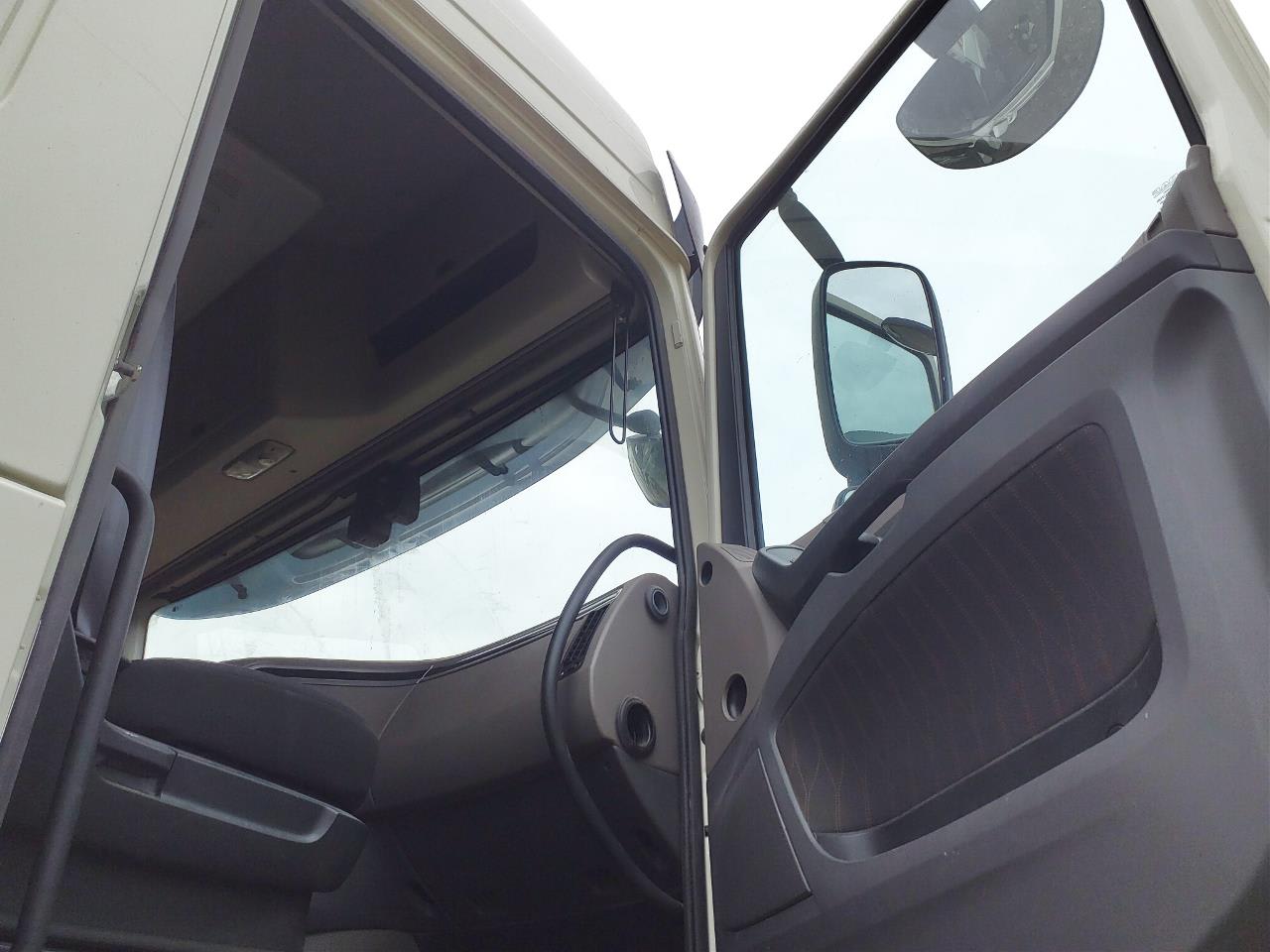 DAF XF 530 FT 4X2 LOW DECK null