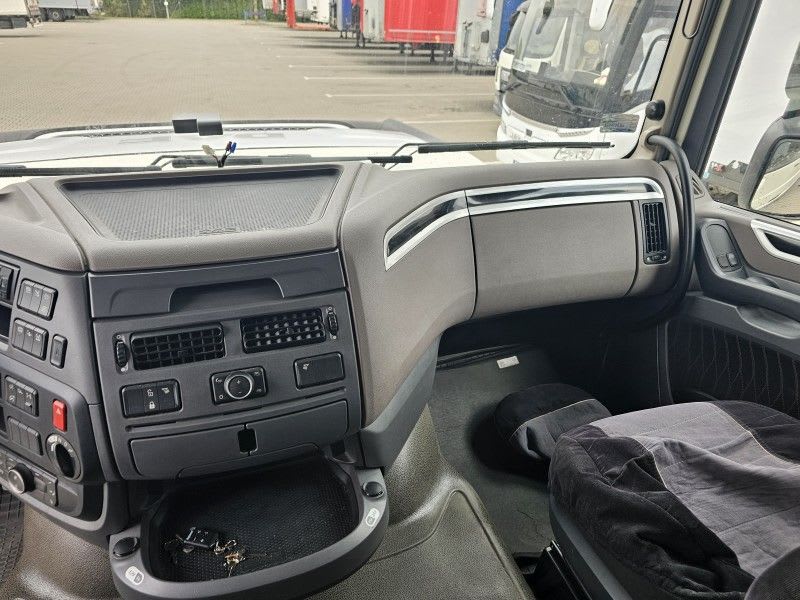 DAF XF 480 FT 4X2 LOW DECK null