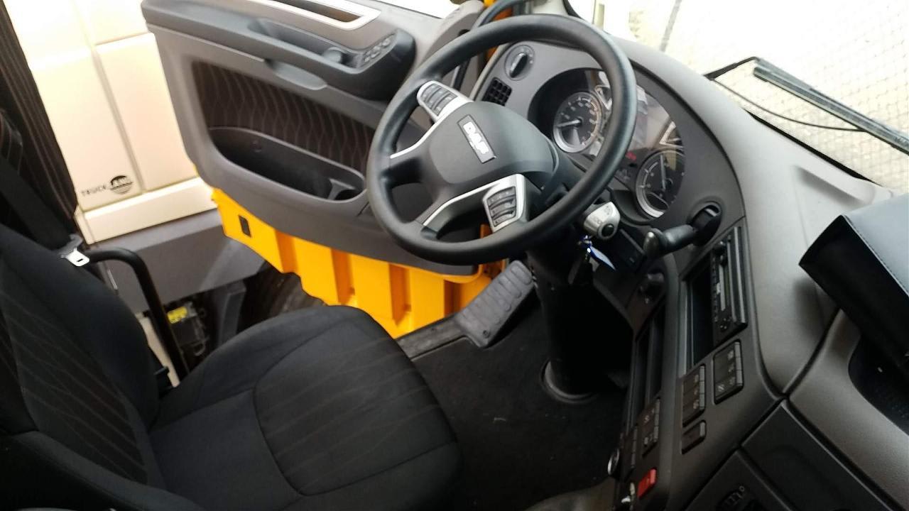 DAF XF 480 FA 4X2 LOW DECK null