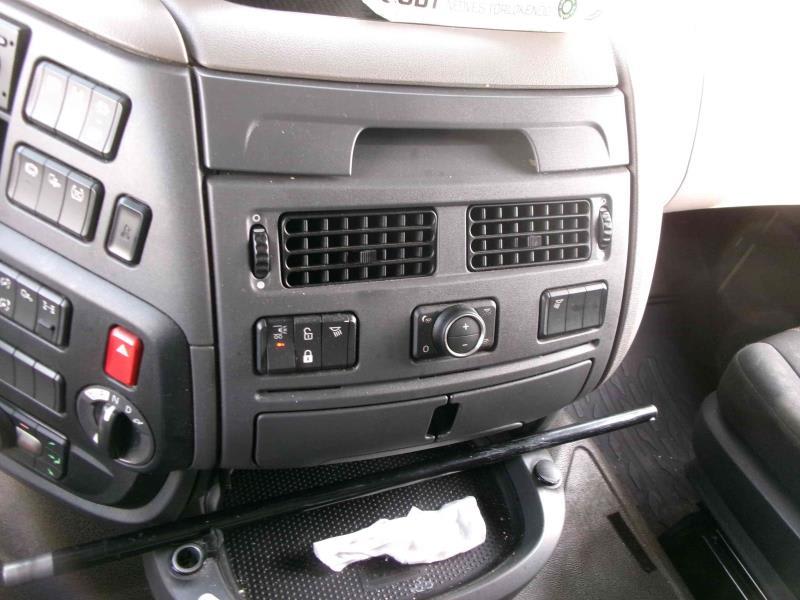 DAF XF 480 FT 4X2 LOW DECK null