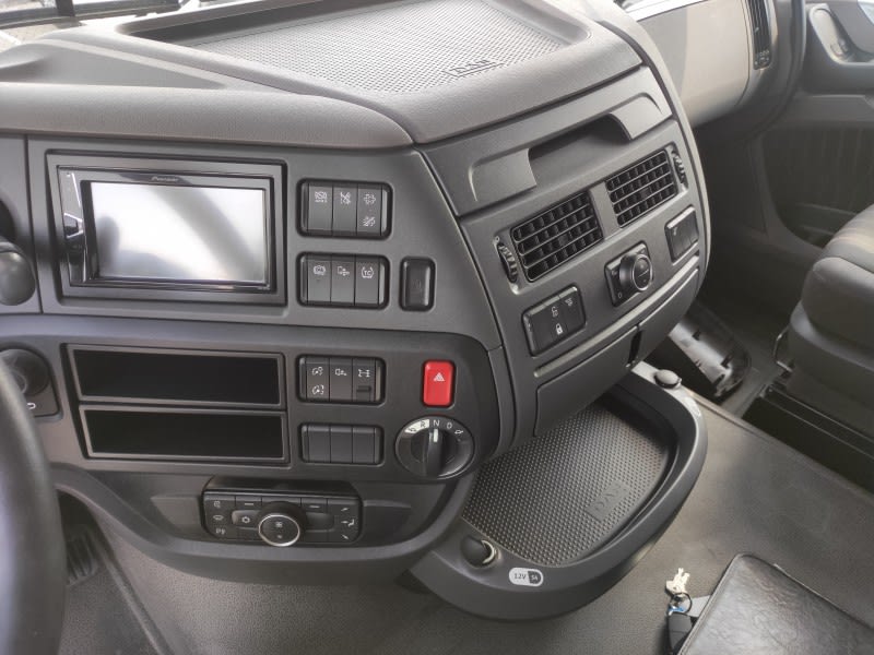 DAF XF 480 FT 4X2 LOW DECK null