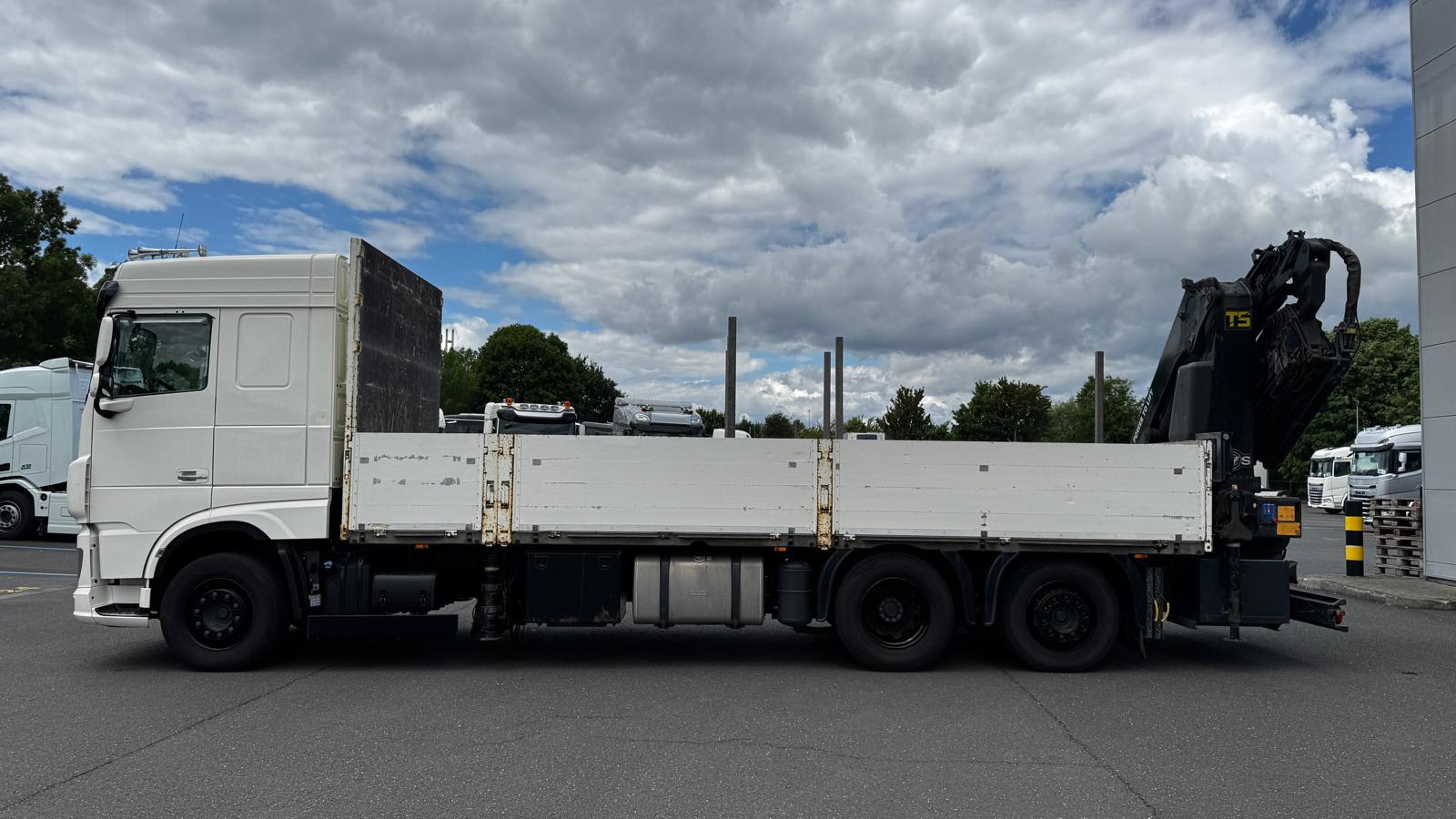 DAF XF 450 FAN 6X2 with Crane null