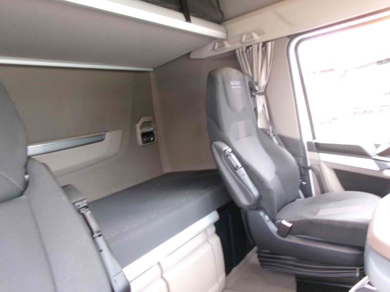 DAF XG+ 530 FT 4X2 LOW DECK null