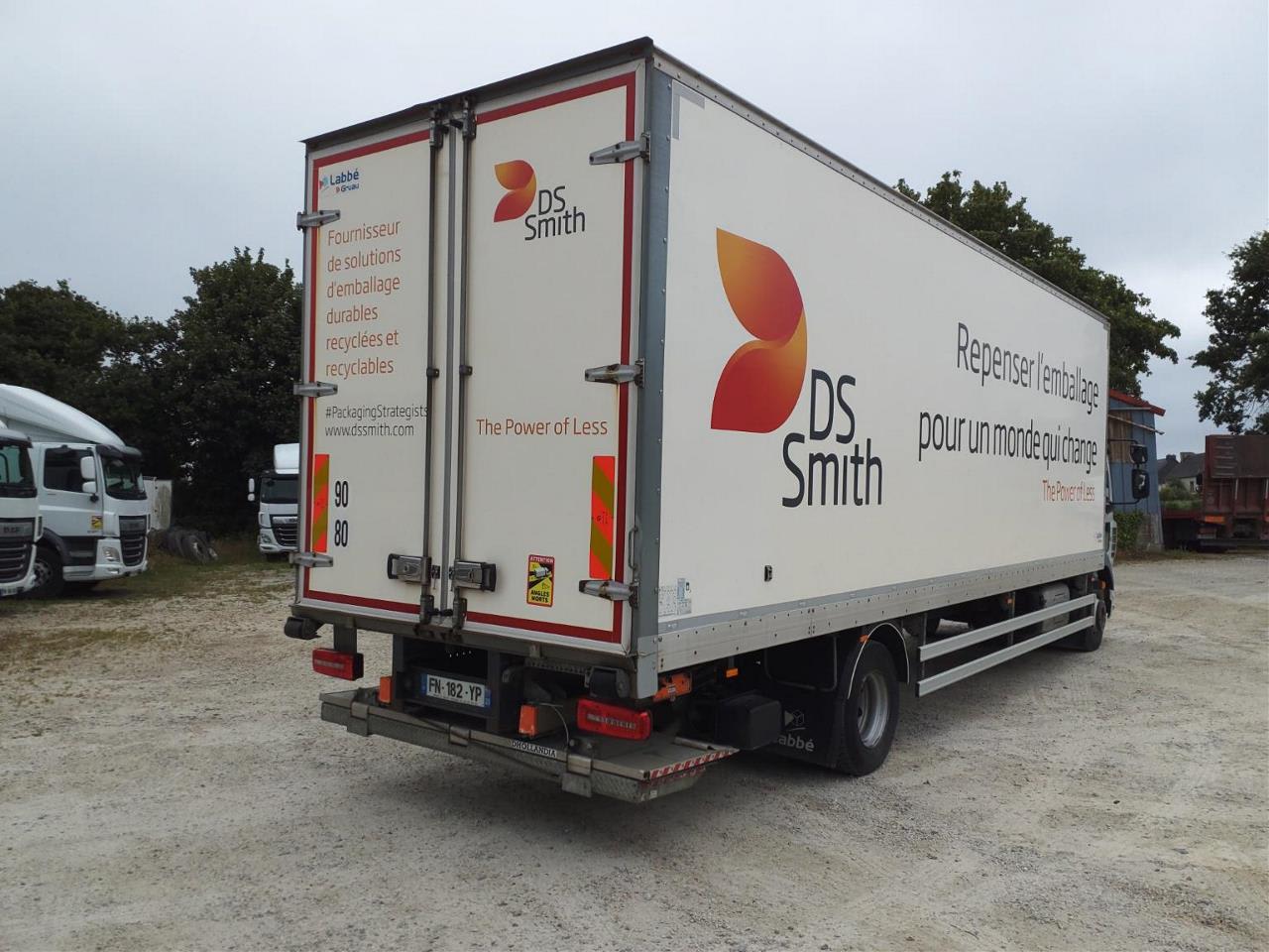 DAF LF 260 FA 4X2 null
