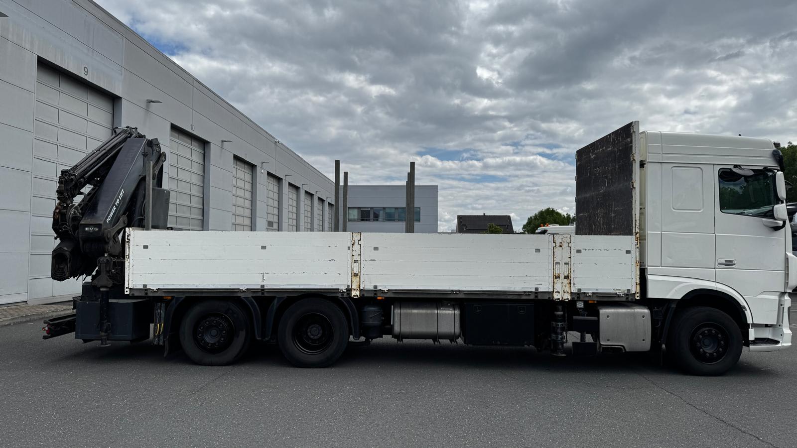 DAF XF 450 FAN 6X2 with Crane null