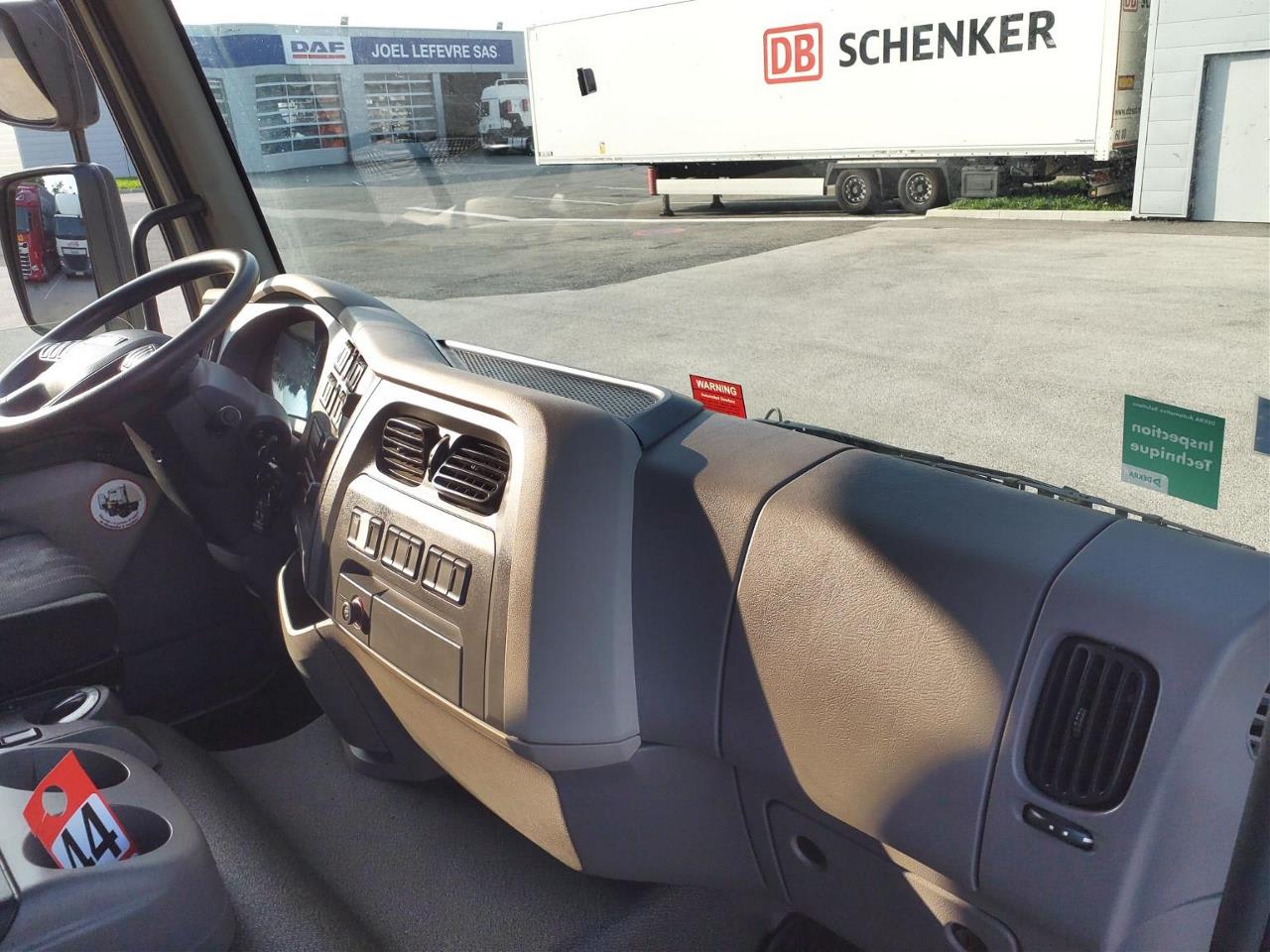 DAF LF 230 FA 4X2 null