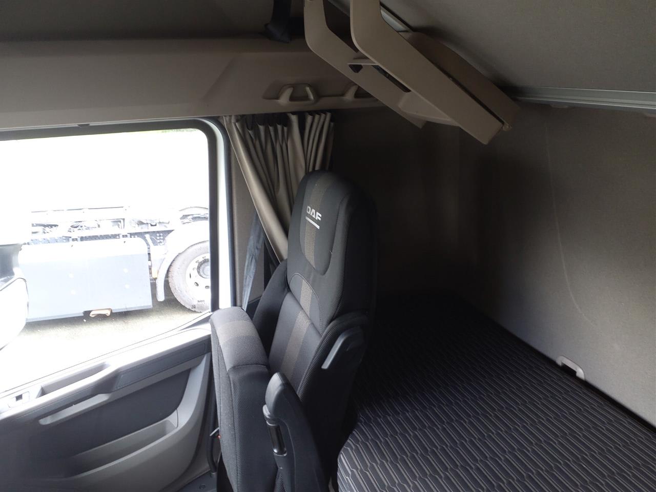 DAF XFn 480 FT 4X2 LOW DECK null