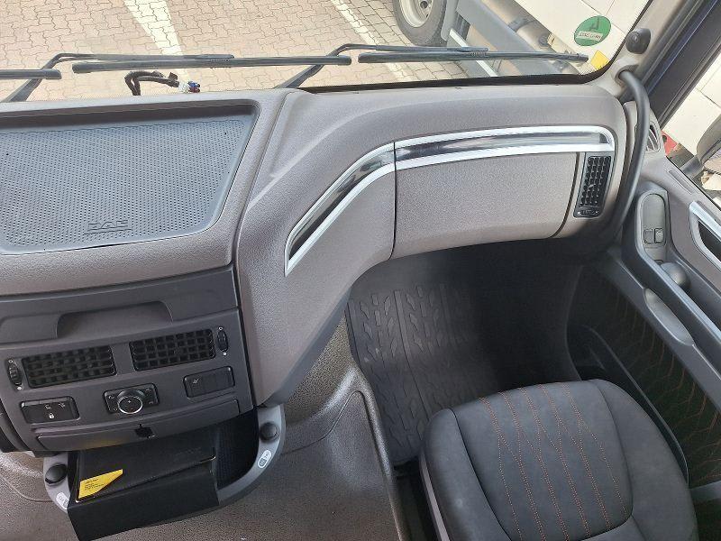 DAF XF 480 FAN 6X2 N LOW DECK null