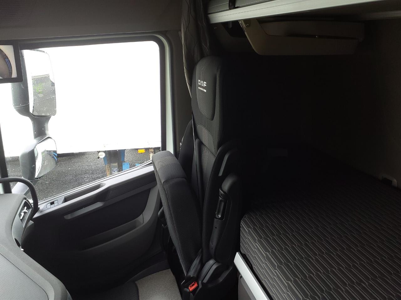 DAF XFn 480 FT 4X2 LOW DECK null