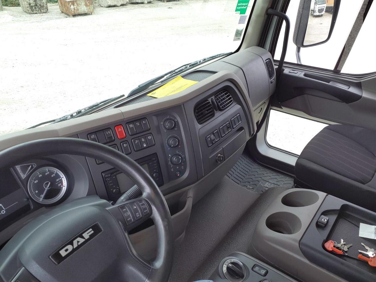 DAF LF 260 FA 4X2 null