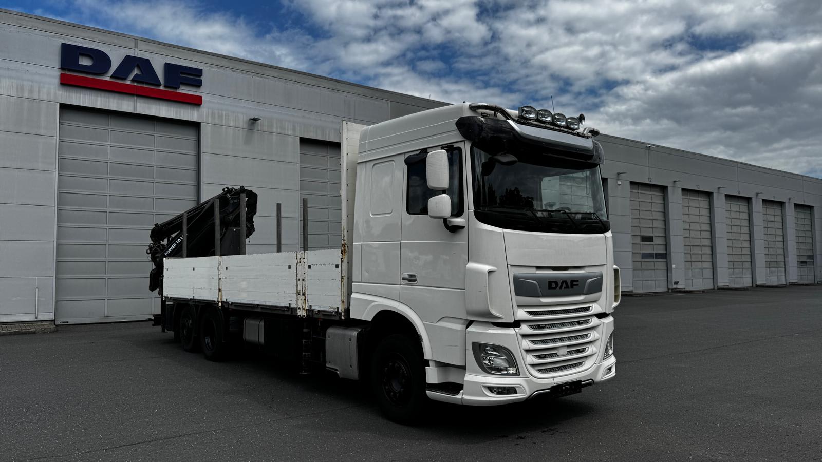DAF XF 450 FAN 6X2 with Crane null