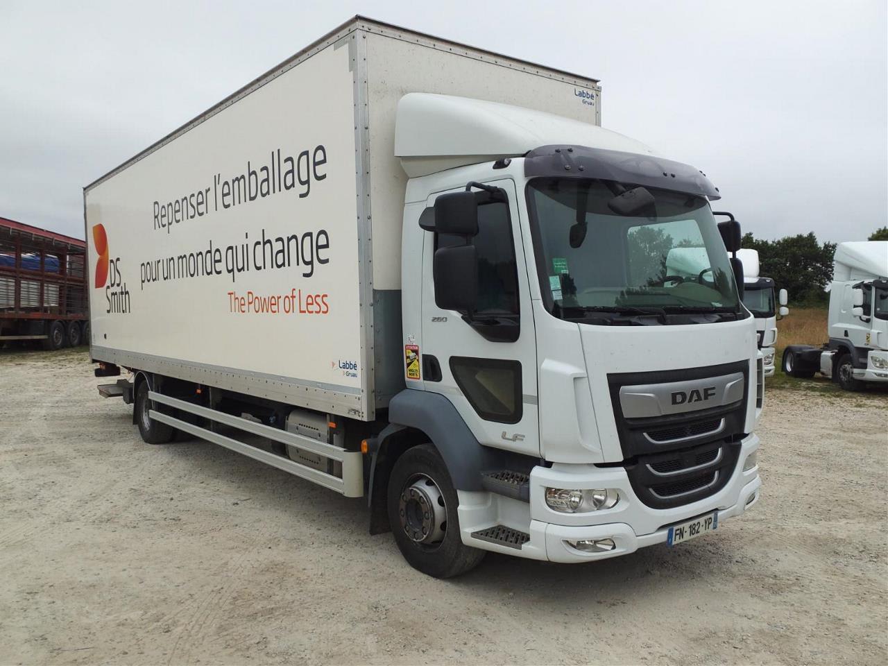 DAF LF 260 FA 4X2 null