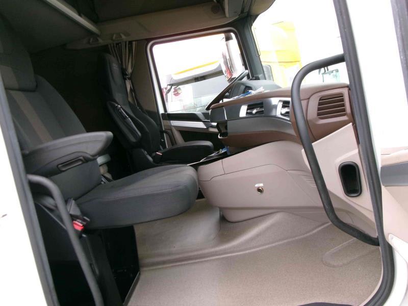 DAF XG+ 530 FT 4X2 LOW DECK null