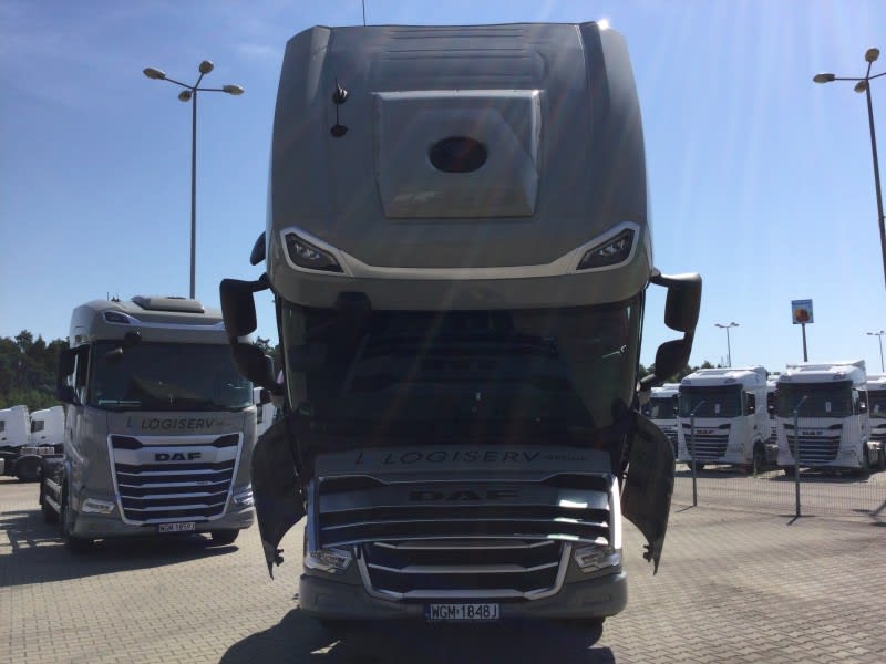 DAF XG 480 FAR 6X2 with BDF Frame and a BÄR 1.500kg Taillift null