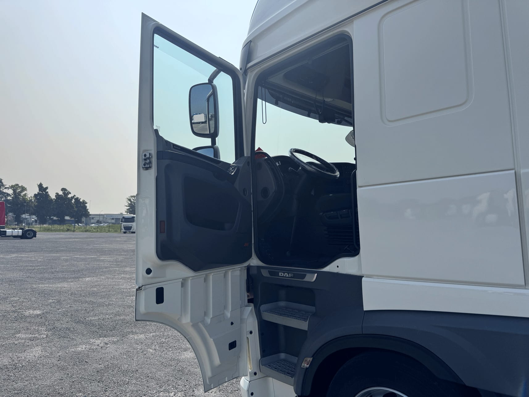 DAF XF 480 FT 4X2 LOW DECK null