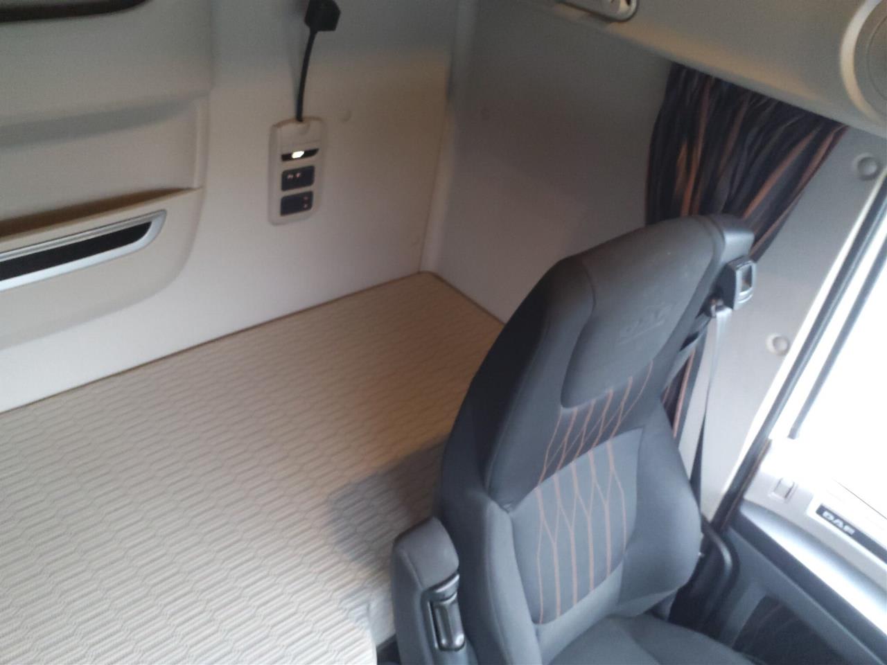 DAF XF 530 FAR 6X2 R null