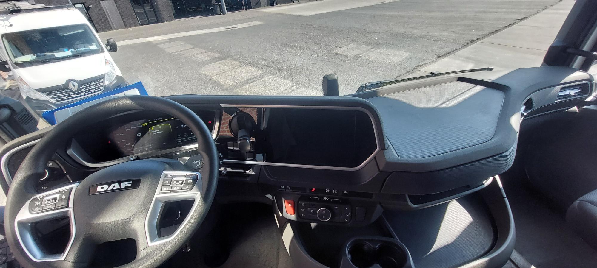 DAF XFn 480 FT 4X2 LOW DECK null