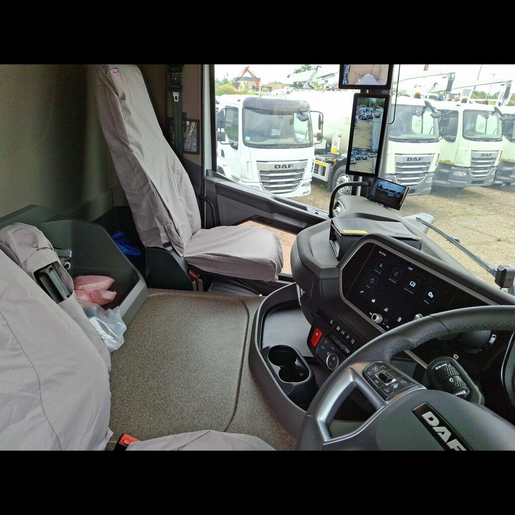 DAF XD 450 FAX 8X2 X 4