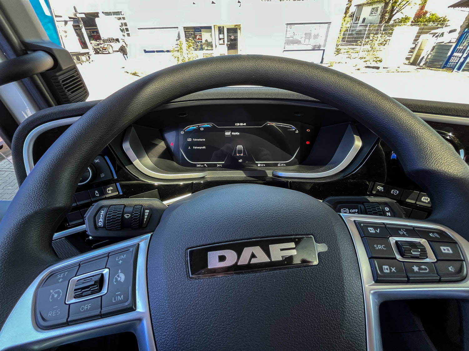 DAF XD 370 FA 4X2 16