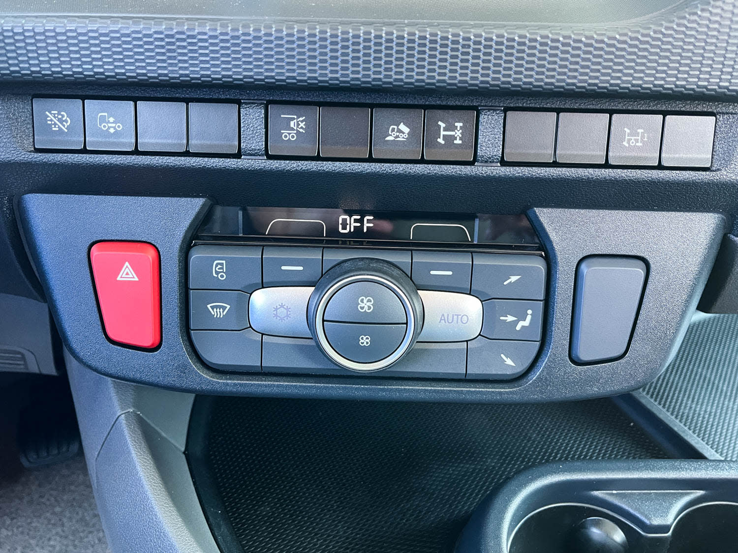 DAF XD 370 FA 4X2 19