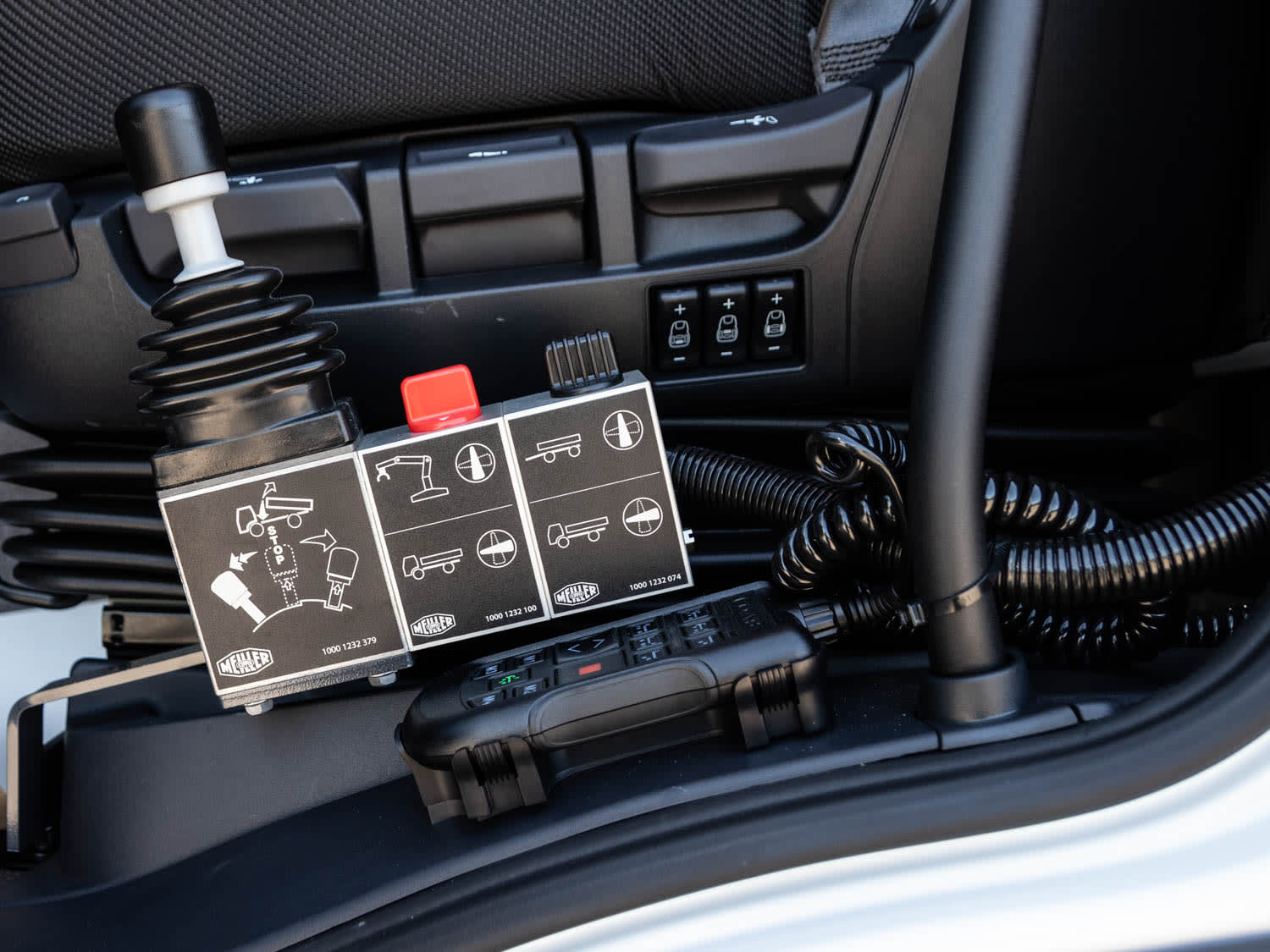 DAF XD 370 FA 4X2 23