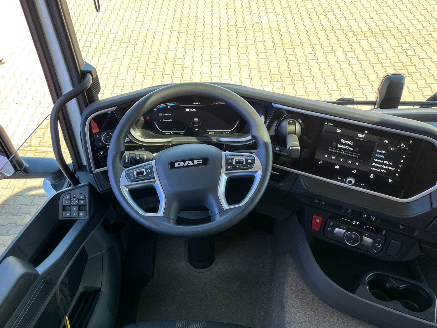 DAF XD 370 FA 4X2 15