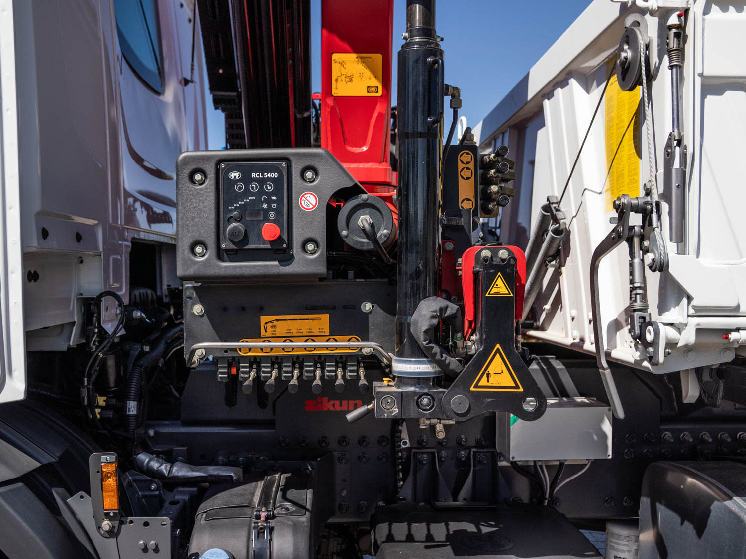 DAF XD 370 FA 4X2 11