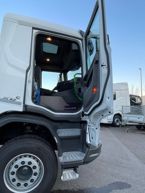 DAF XD 370 FA 4X2 28