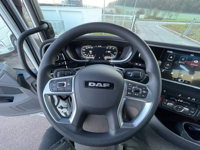 DAF XD 370 FA 4X2 16