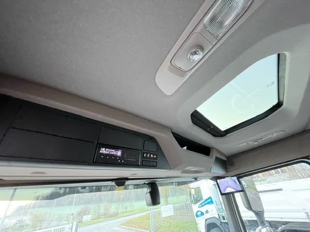 DAF XD 370 FA 4X2 18