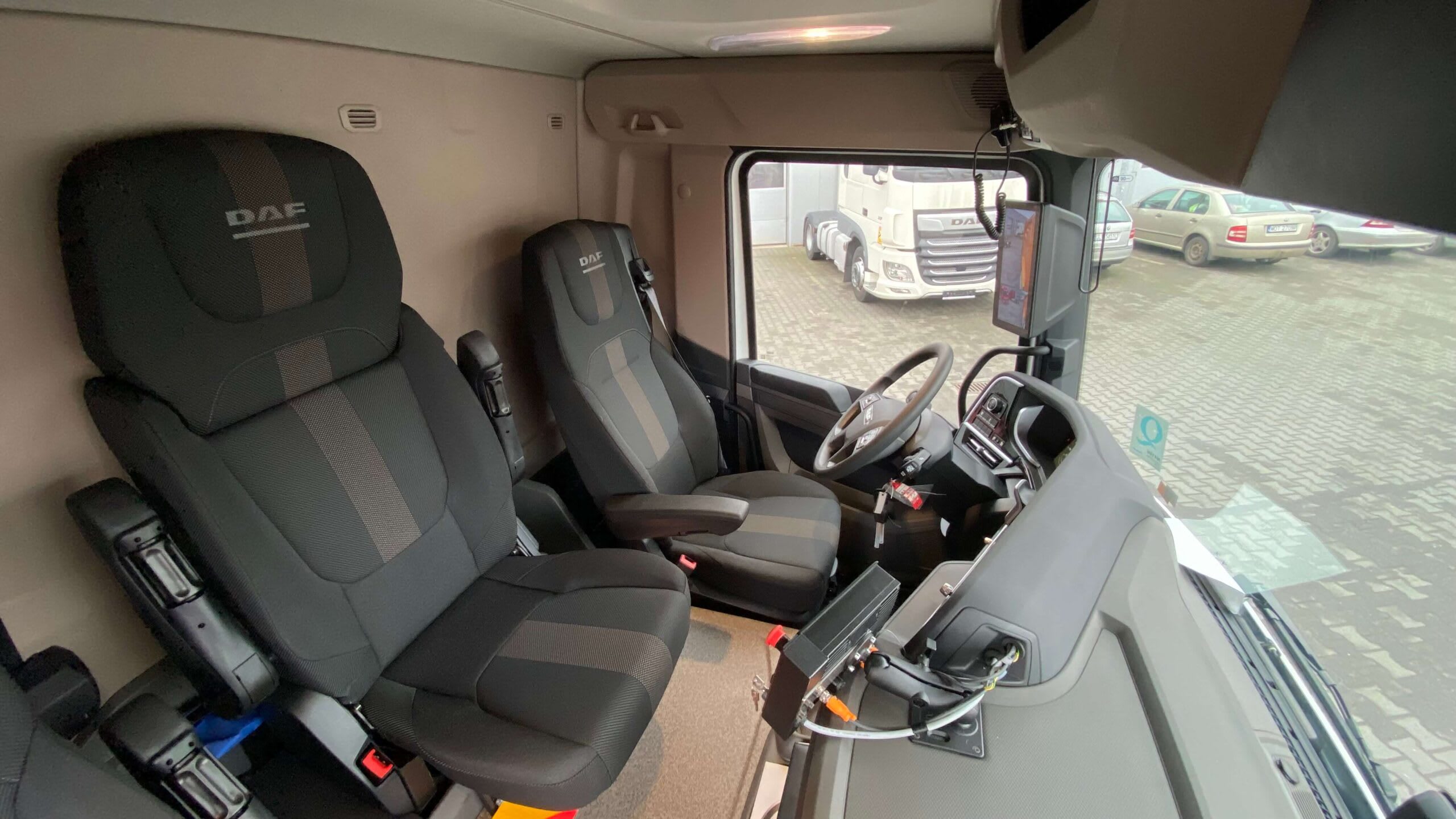 DAF XD 300 FA 4X2 7