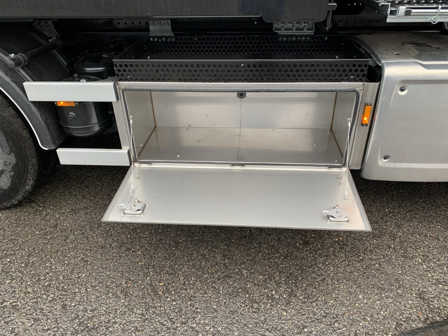 DAF XD 410 FA 4X2 11