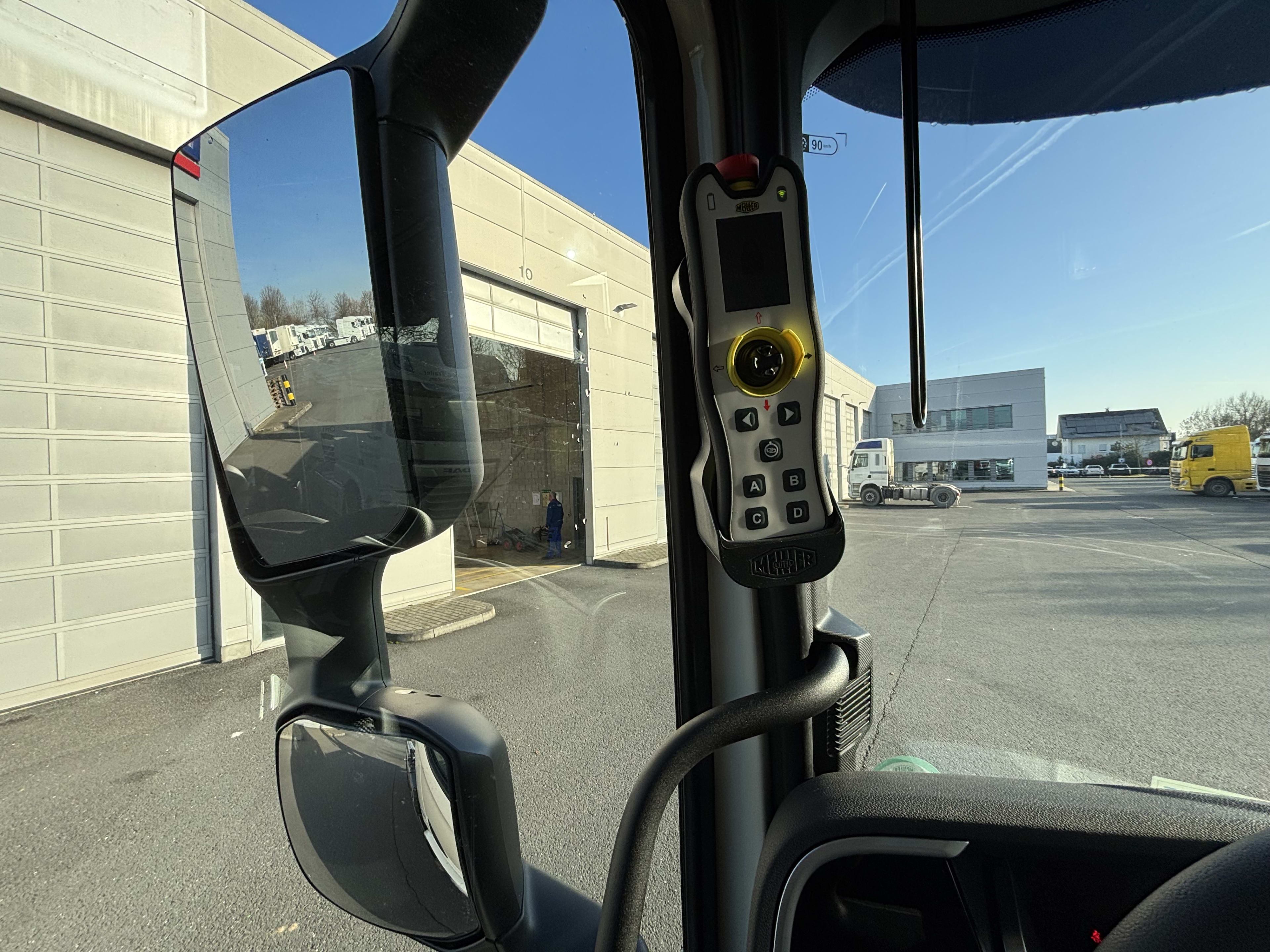 DAF XD 450 FA 4X2 23