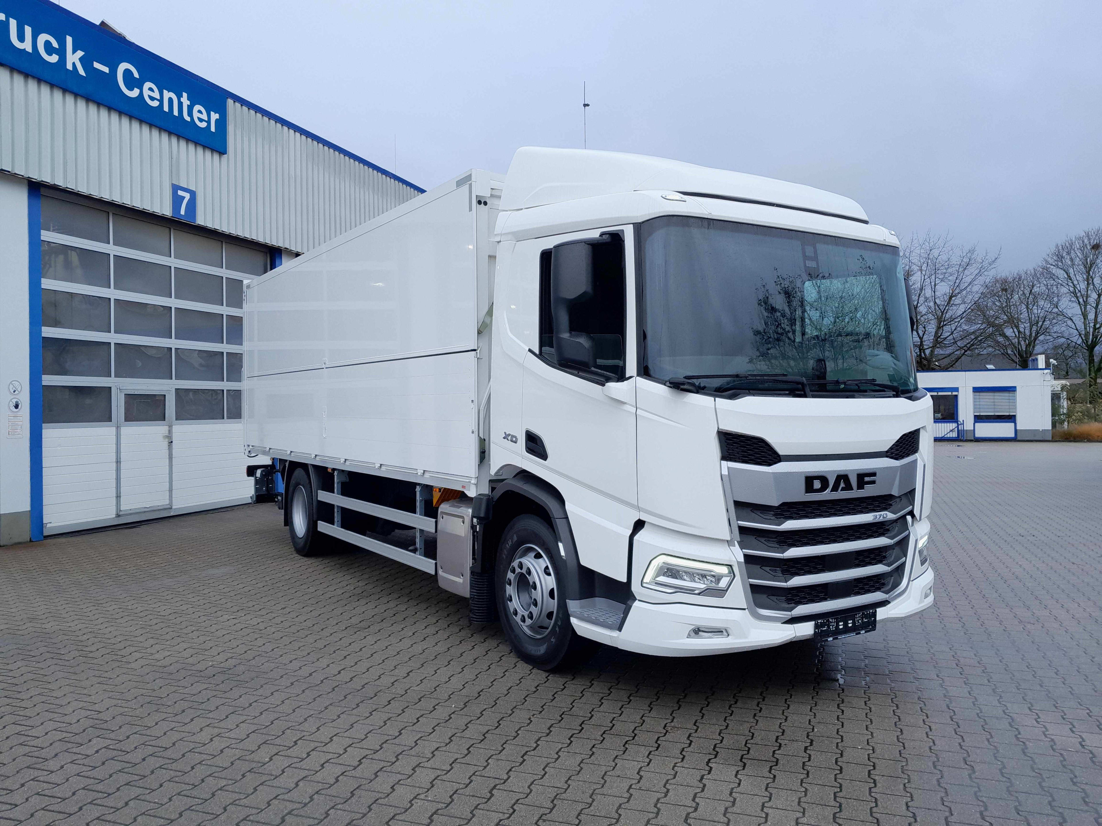 DAF XD 370 FA 4X2 17
