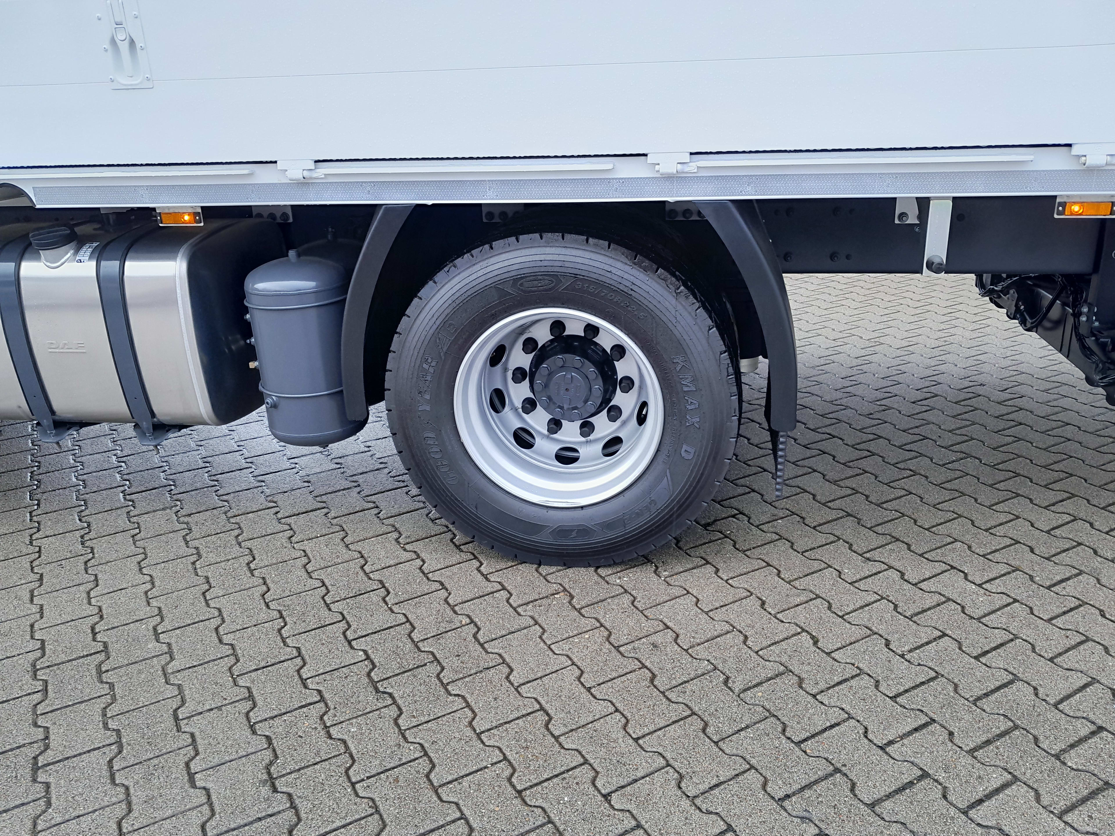 DAF XD 370 FA 4X2 52