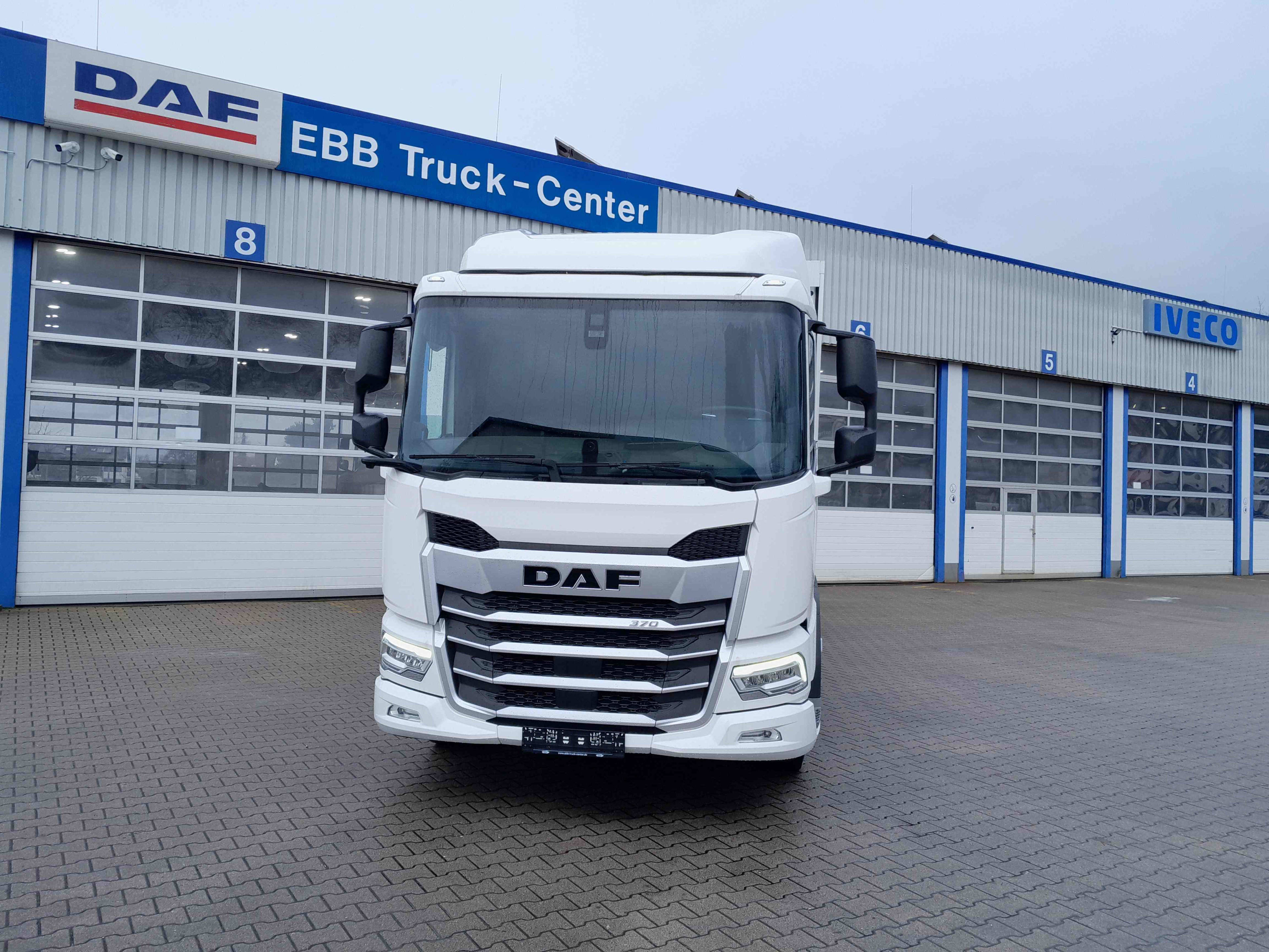 DAF XD 370 FA 4X2 19
